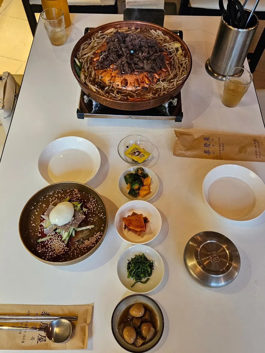 얇고 쫄깃한 함흥냉면 면발
