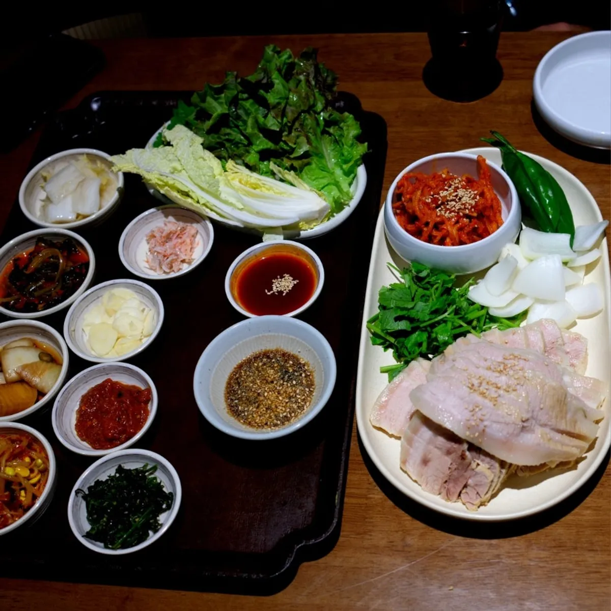 Featured photo of the bossam set at Uldong Bossam in Gyodong, Daegu