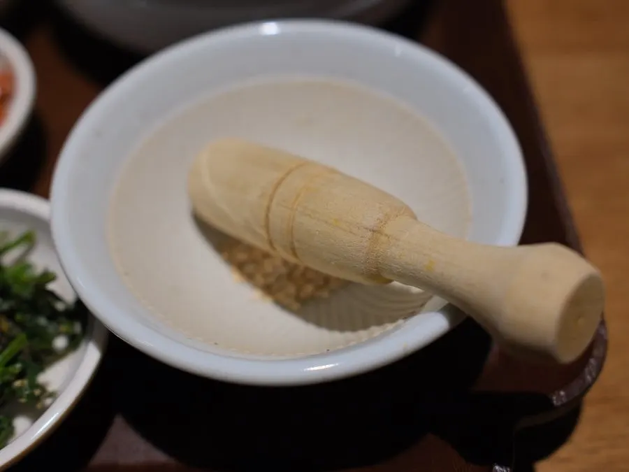 Special sauce made by grinding sesame in a mortar
