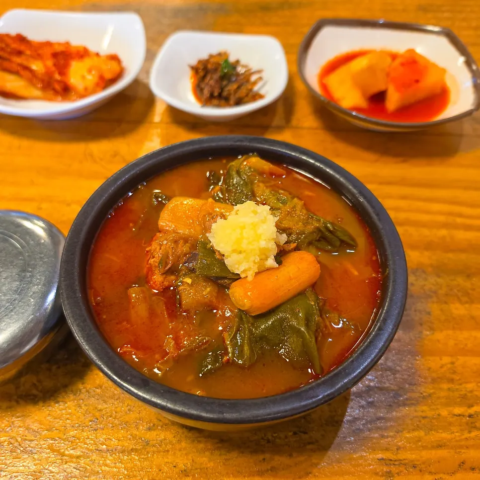 Hanwoojang's special ttaro-gukbap set, priced at ₩12,000