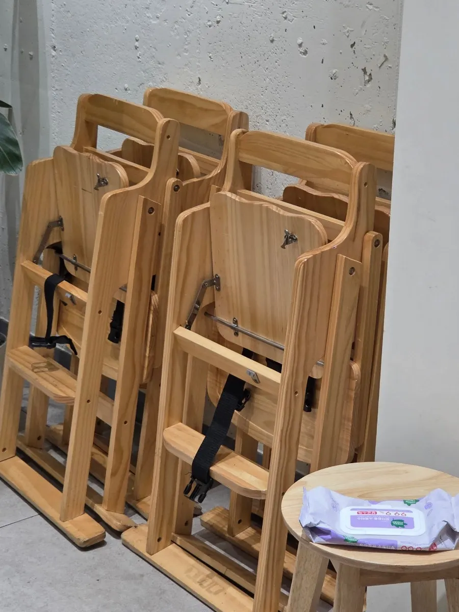 카페동이 웨이팅 공간과 아기의자