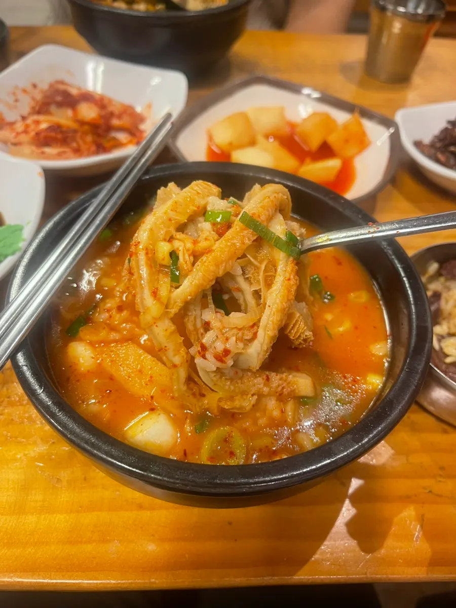 Yangtang toppings with chunky green onion and tripe