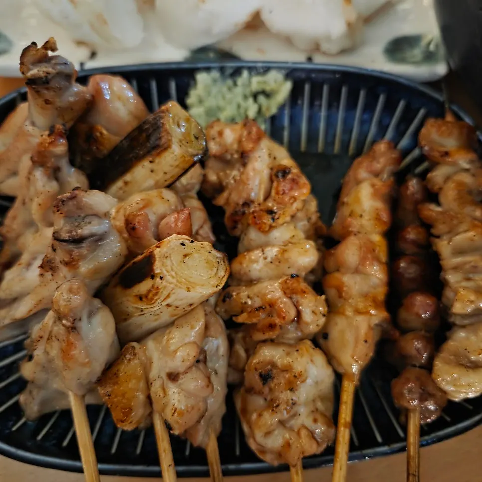 A plate of charcoal-grilled yakitori skewers at Naiba Hutto
