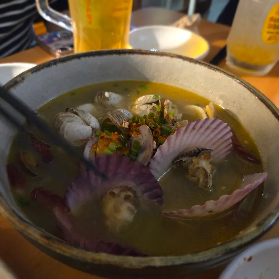 Clam hot pot with rich broth