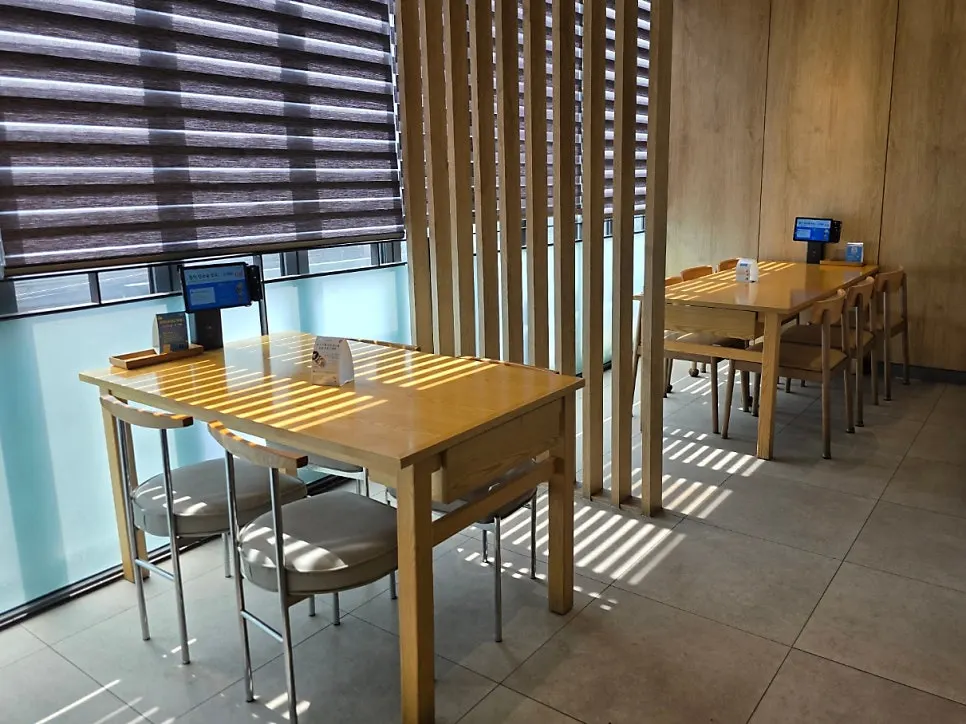 4-person seating inside the 2nd-floor restaurant