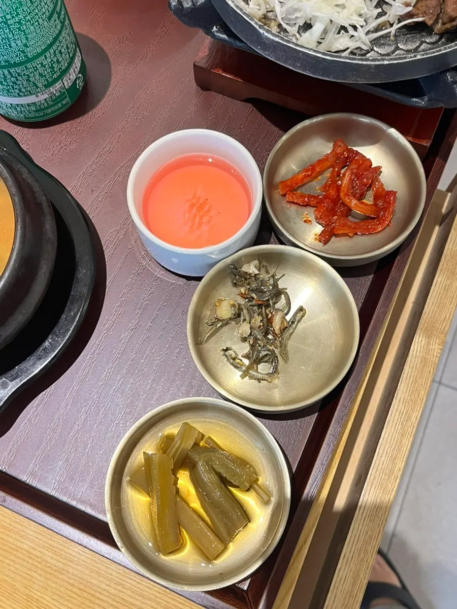 Basic side dishes of stir-fried anchovies and pickled radish