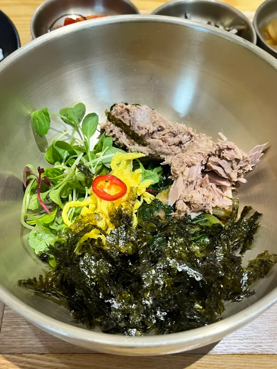 Tuna yeolmu bibimbap set