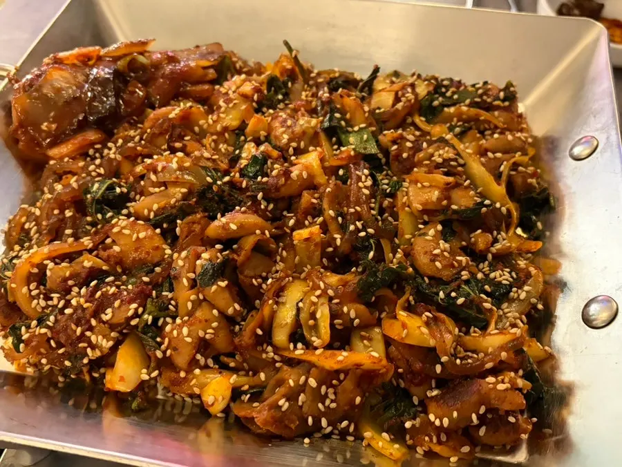 막창과 야채곱창이 가득한 테이블