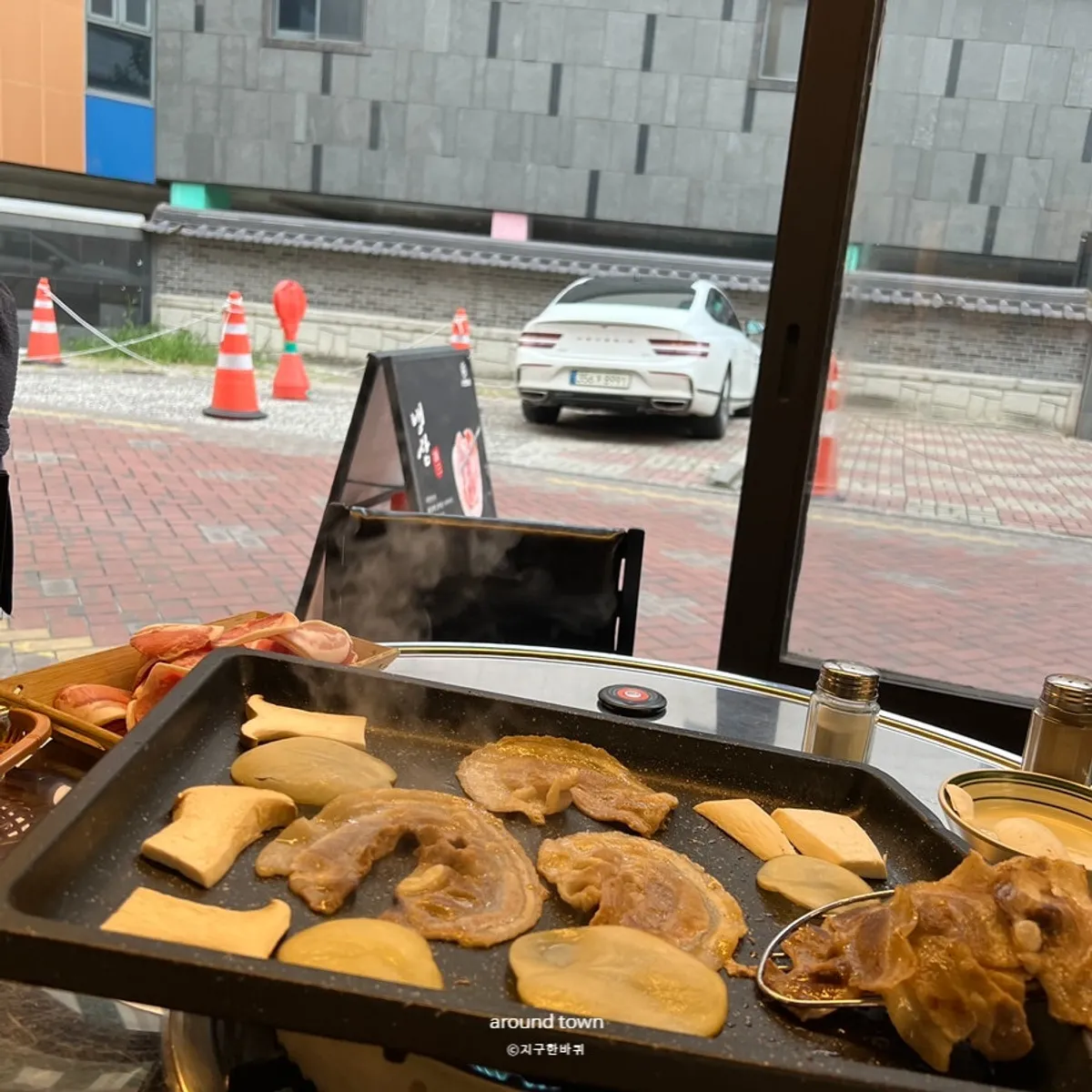 Table spread of frozen pork belly at Suyeong Naengsam Daegu Direct Store