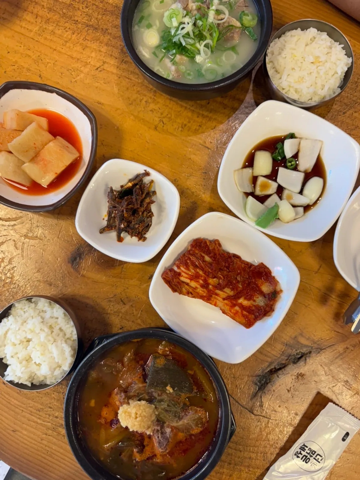 A full table of gukbap at Hanwoojang in Dongseong-ro, Daegu