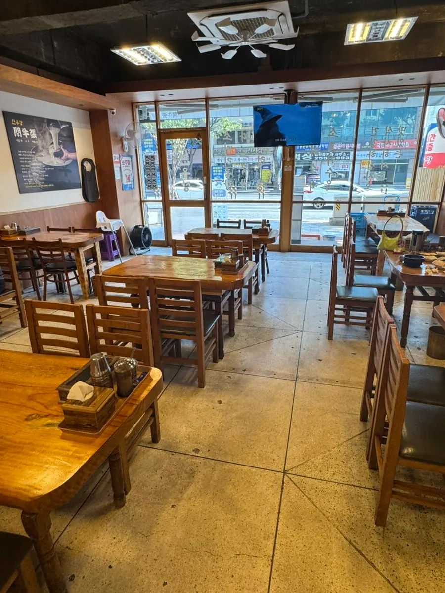 View of Hanwoojang's interior seating