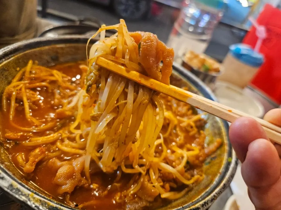 우동 사리를 추가한 국물닭발