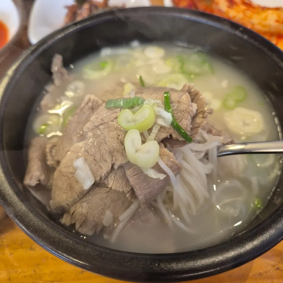 A neatly set table of soup at Hanwoojang
