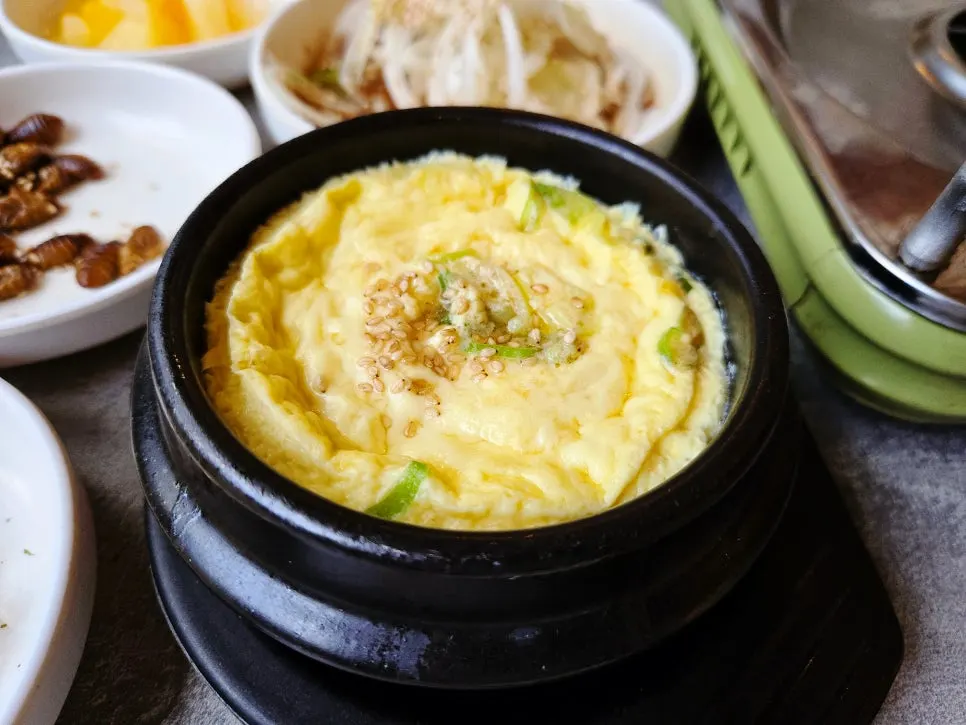 계란찜과 콘마요 밑반찬