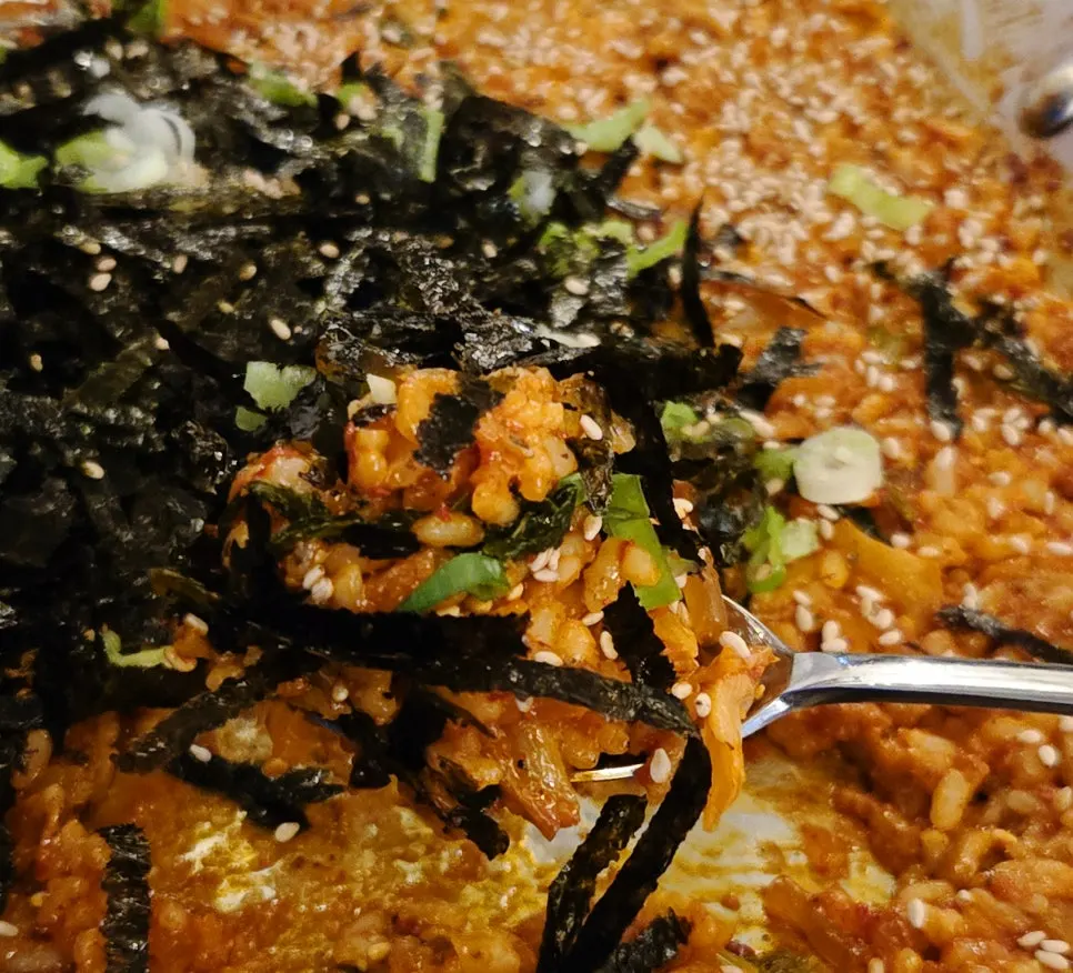 김 가루와 특제 양념 볶음밥