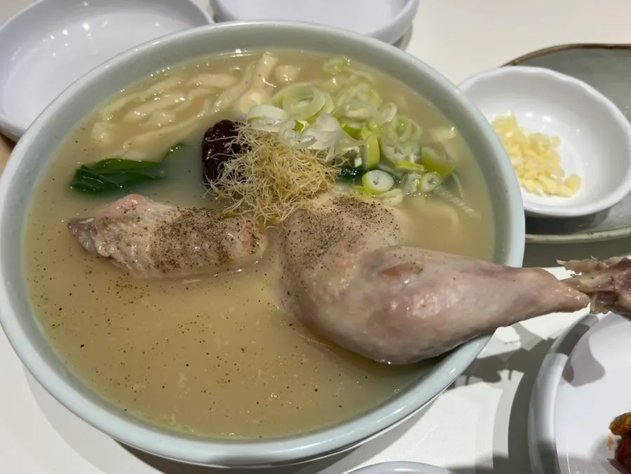 초농축닭칼국수 메뉴 사진