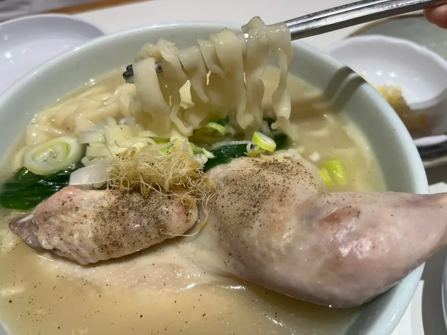 따뜻한 초농축닭칼국수 사진