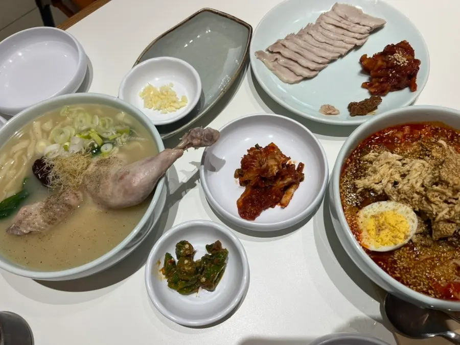 칼국수와 수육 곁들임 사진