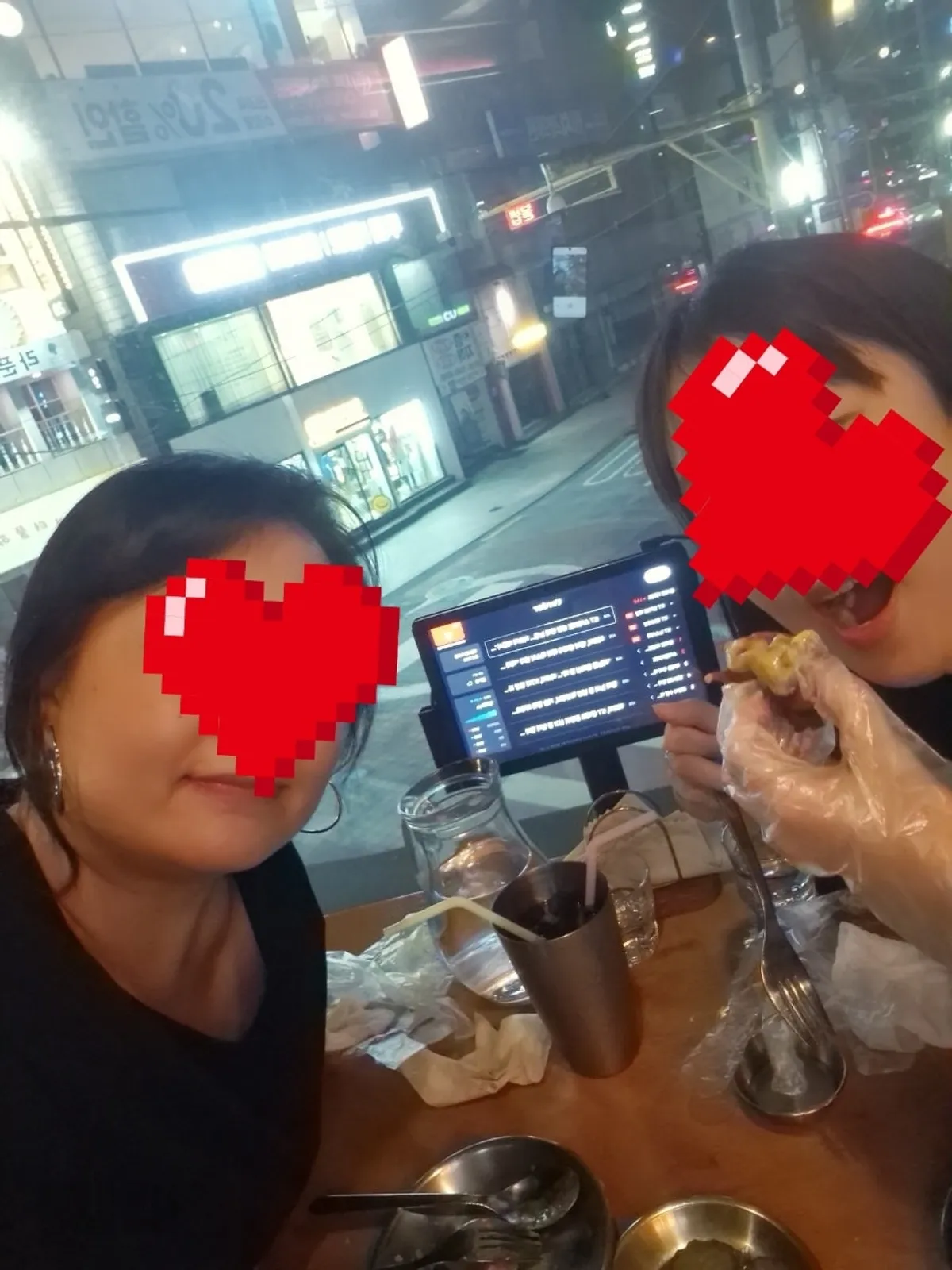 동성로 밤거리와 함께한 모녀 식사