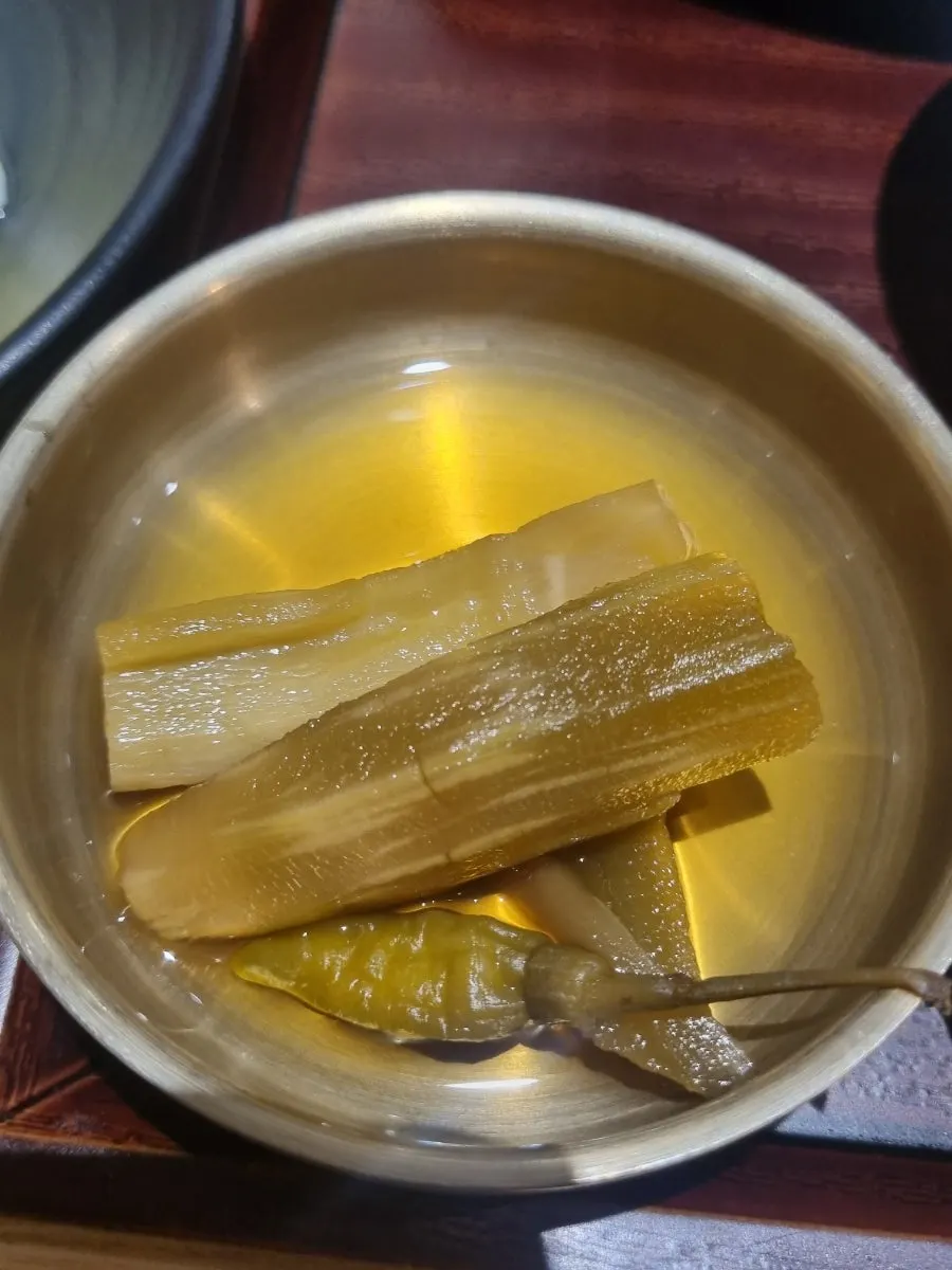백반 반찬과 소스