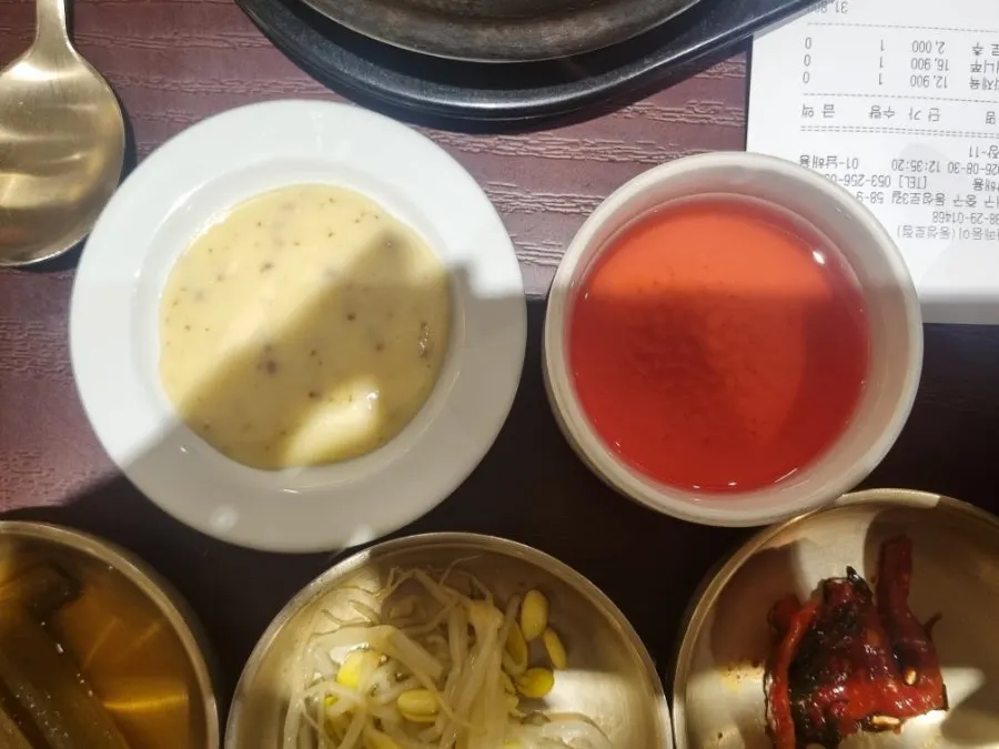 된장국이 포함된 백반
