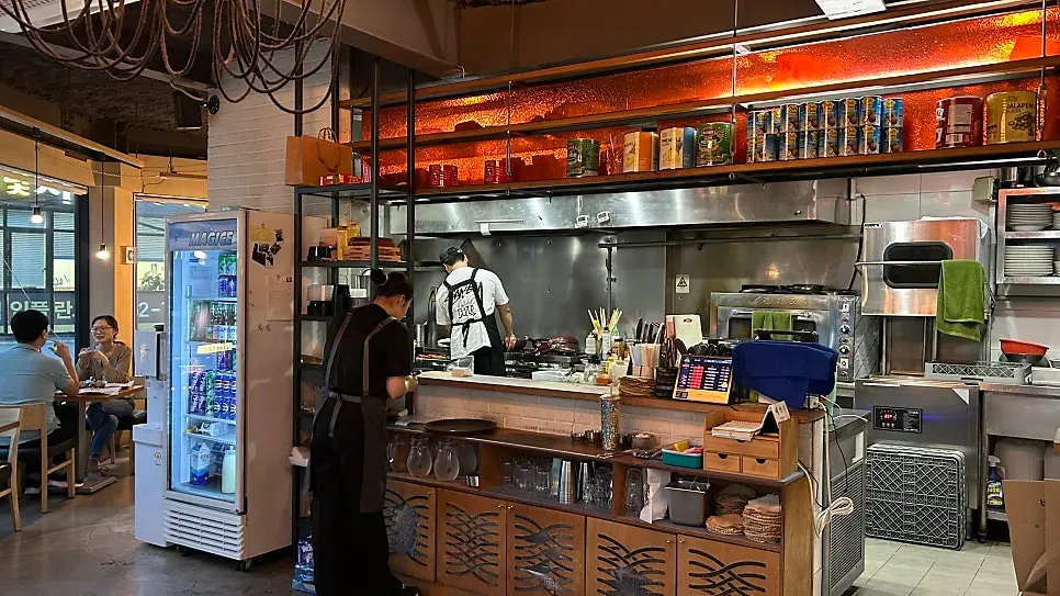 Restaurant display about its nationwide top restaurant selection