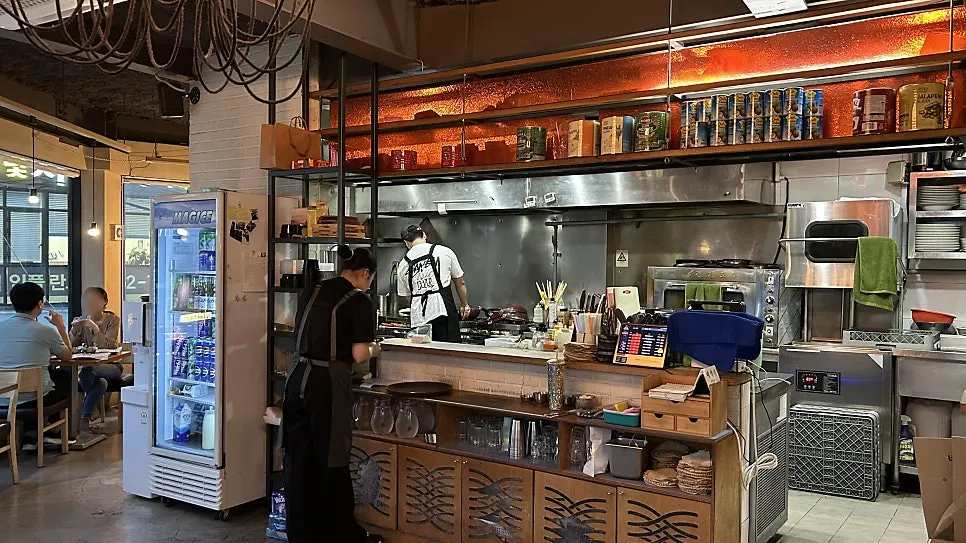 Restaurant display about its nationwide top restaurant selection