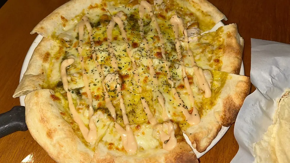 Mozzarella chapati with curry sauce