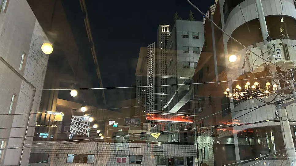 Dongseong-ro street view from the table