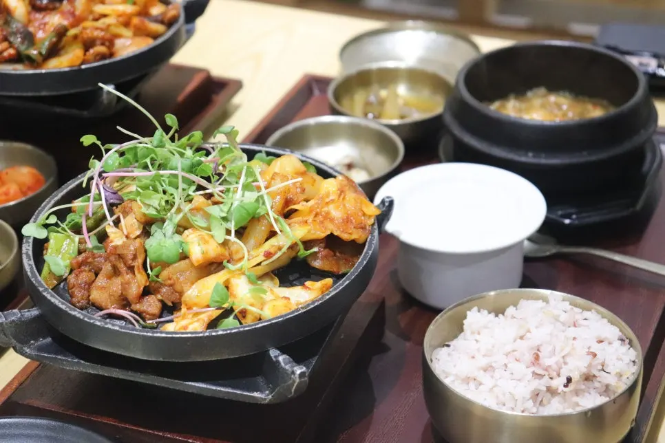 Spicy pork served in a brazier