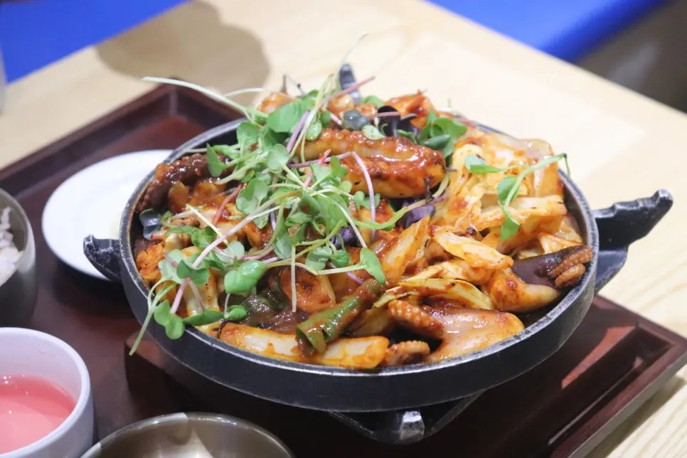 Individual brazier stir-fried webfoot octopus set meal
