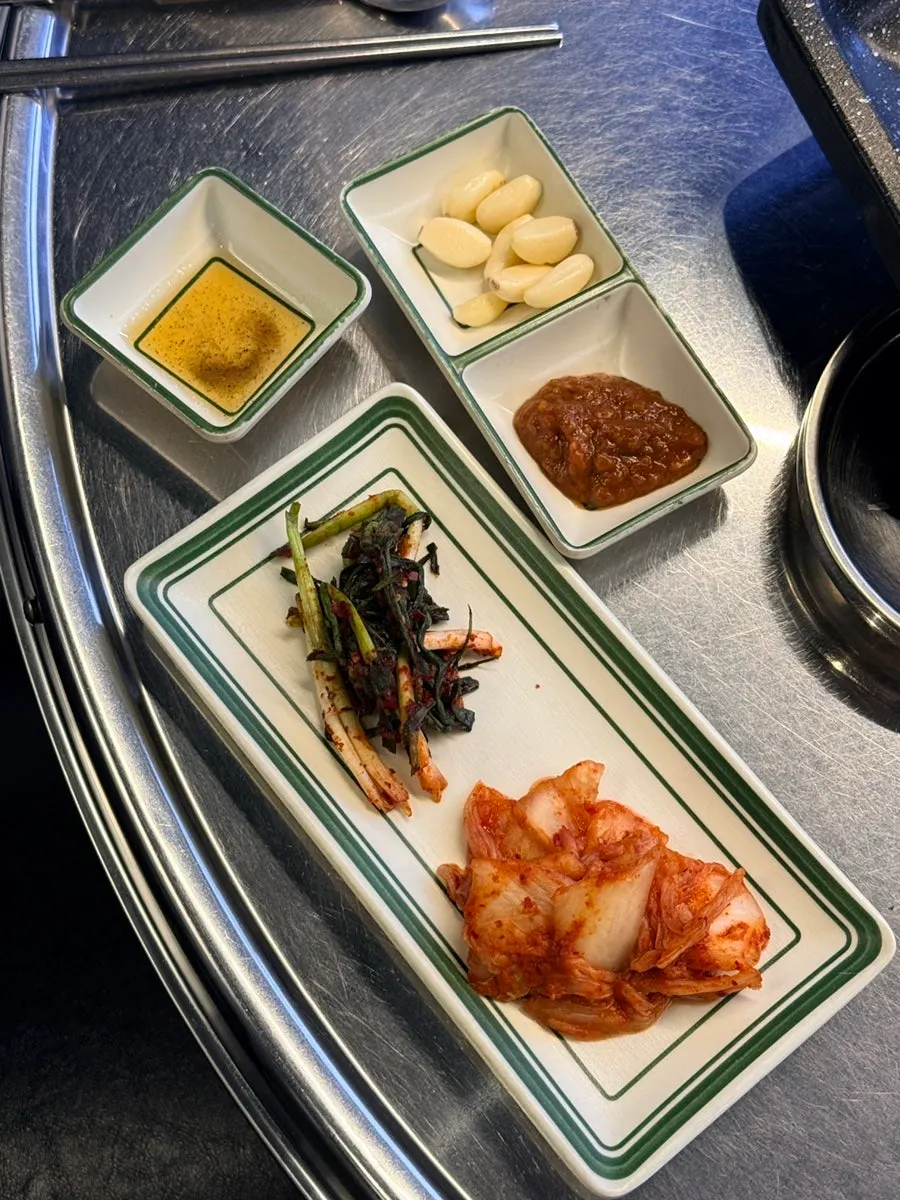 냉삼 기본 반찬 사진