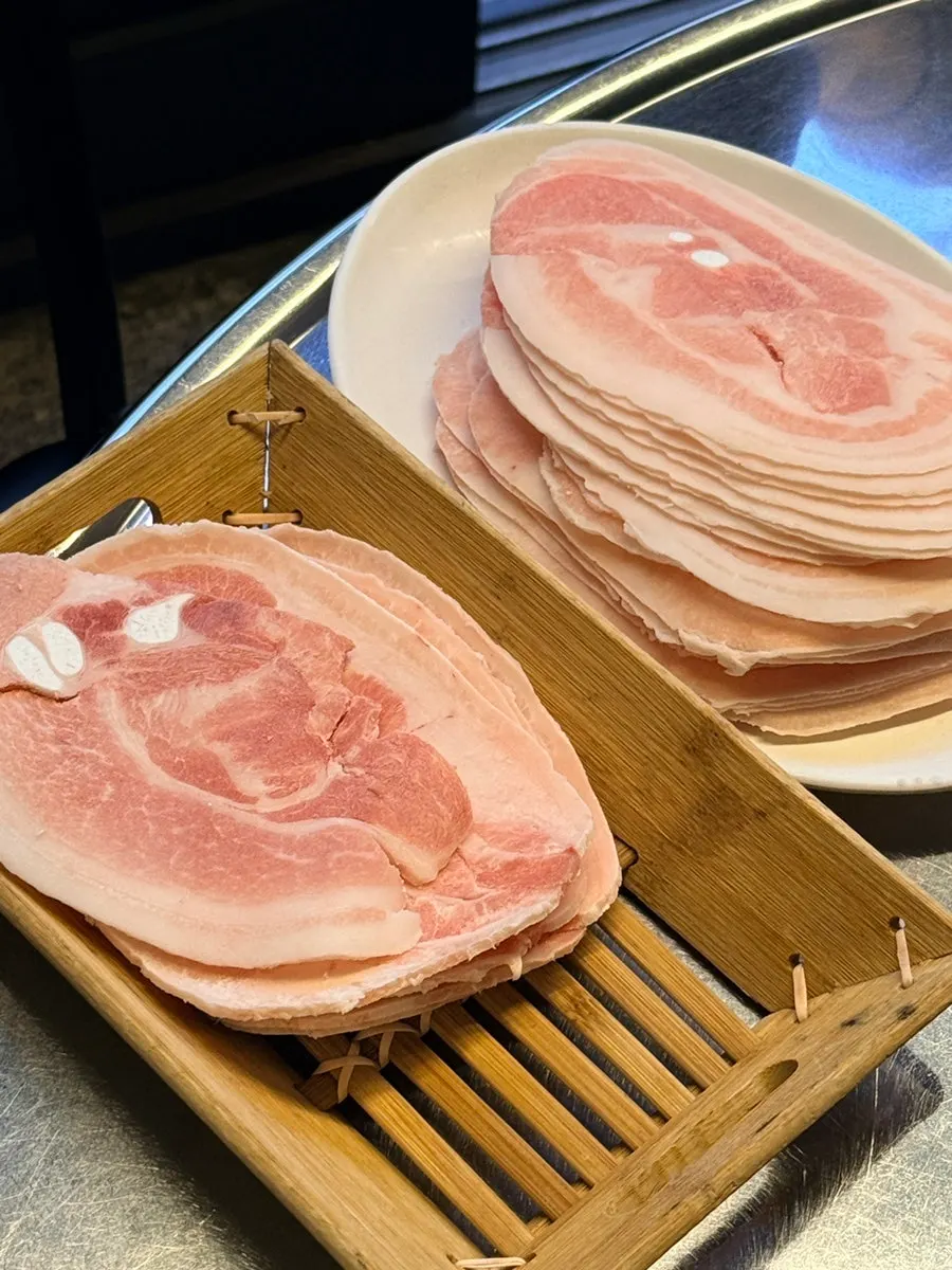 급랭 대패와 삼겹 차림 사진