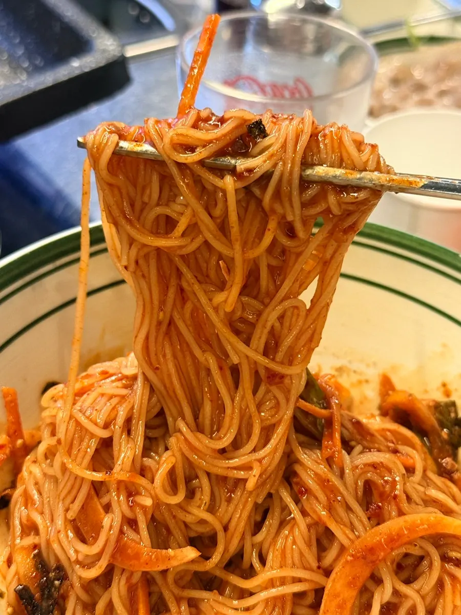 비빔국수와 냉삼 사진