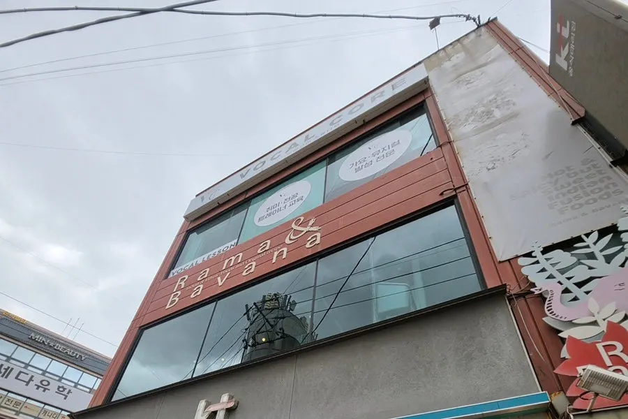 Visit to an Indian restaurant in Dongseong-ro
