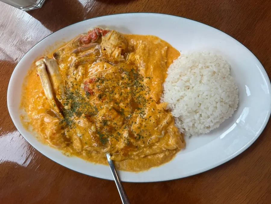 Phu phat phong curry and nasi goreng meal