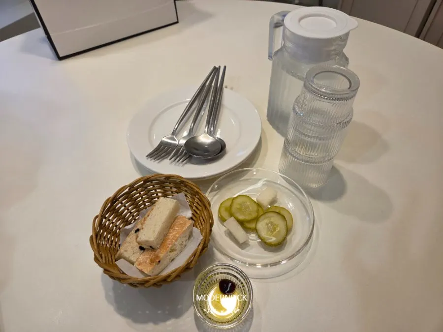 Basic table setting at Resting07