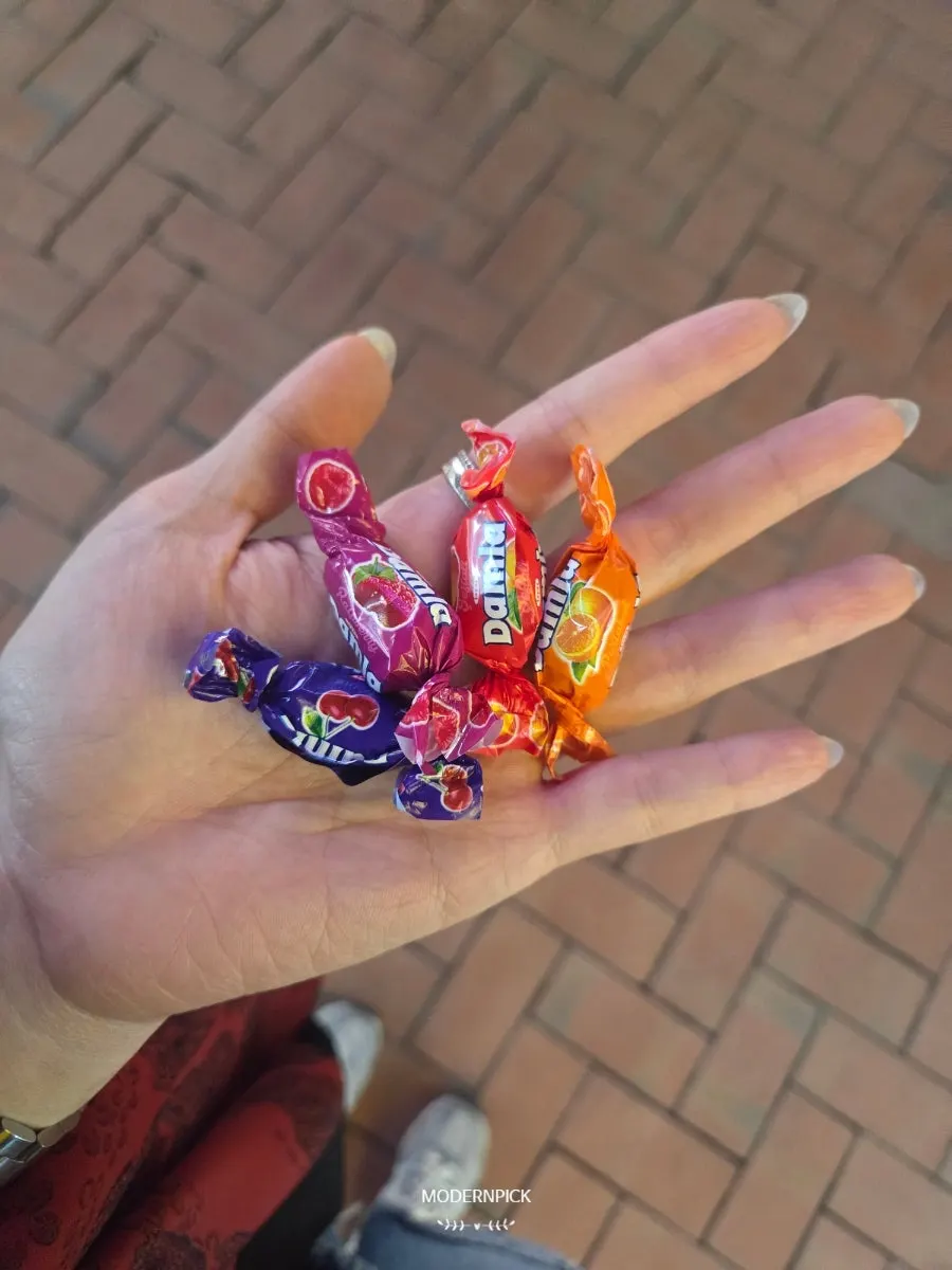 After-meal candy at Resting07