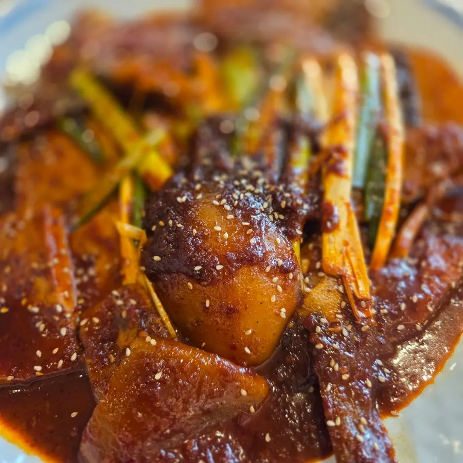 Medium braised Daegu cod head with glossy sauce