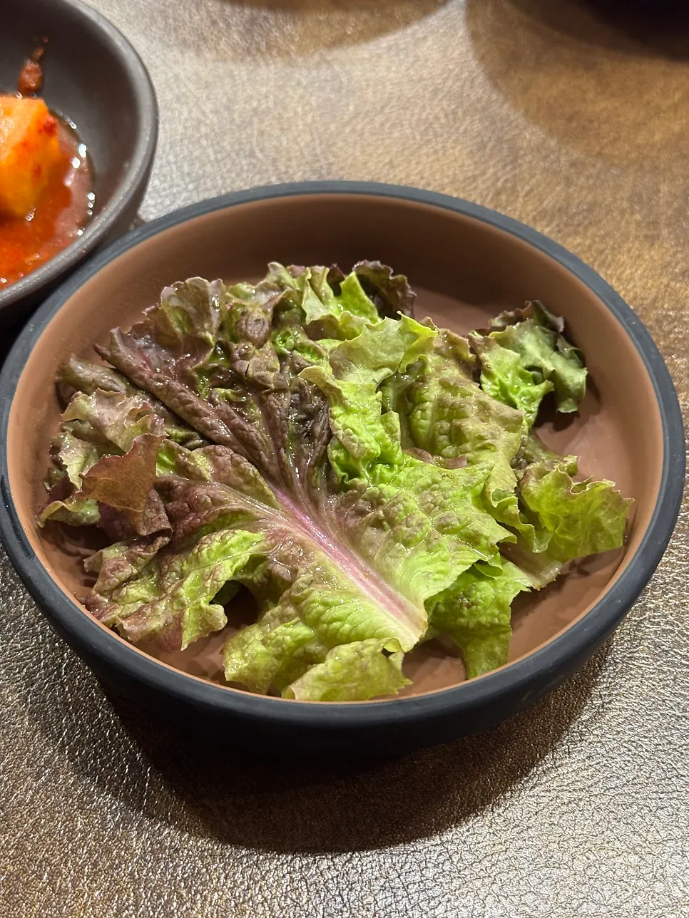 Onion, cheongyang peppers, garlic and lettuce for wrapping