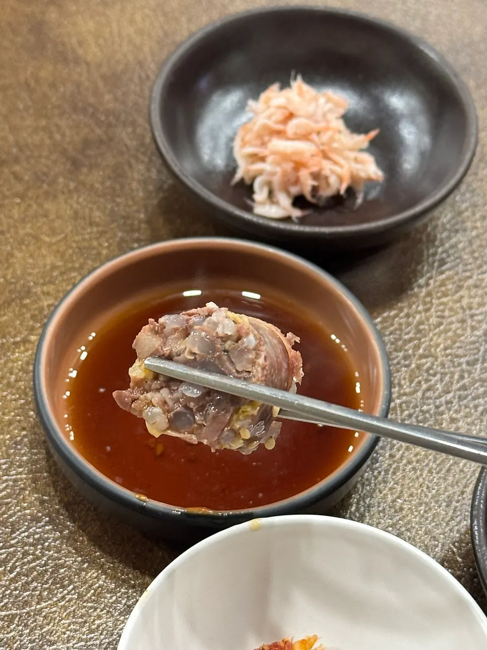 A thick-sliced piece of suyuk