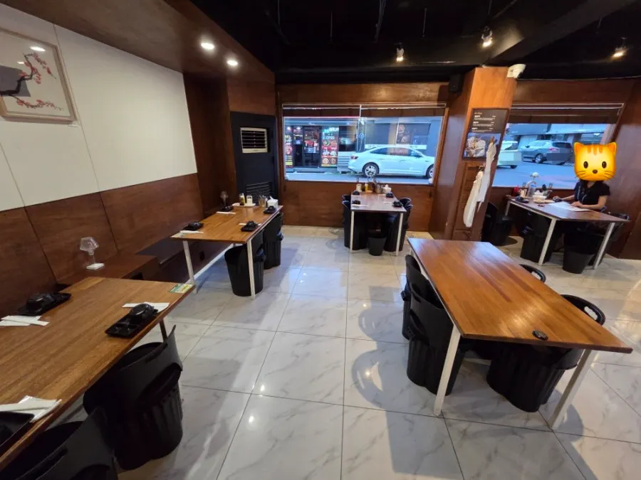 Andamiro interior with wooden tables