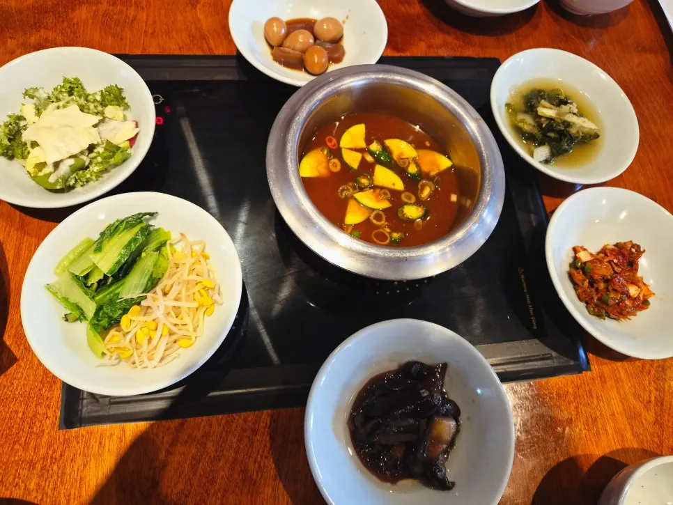 Pyeongsang Myeonok table with side dishes and main dishes