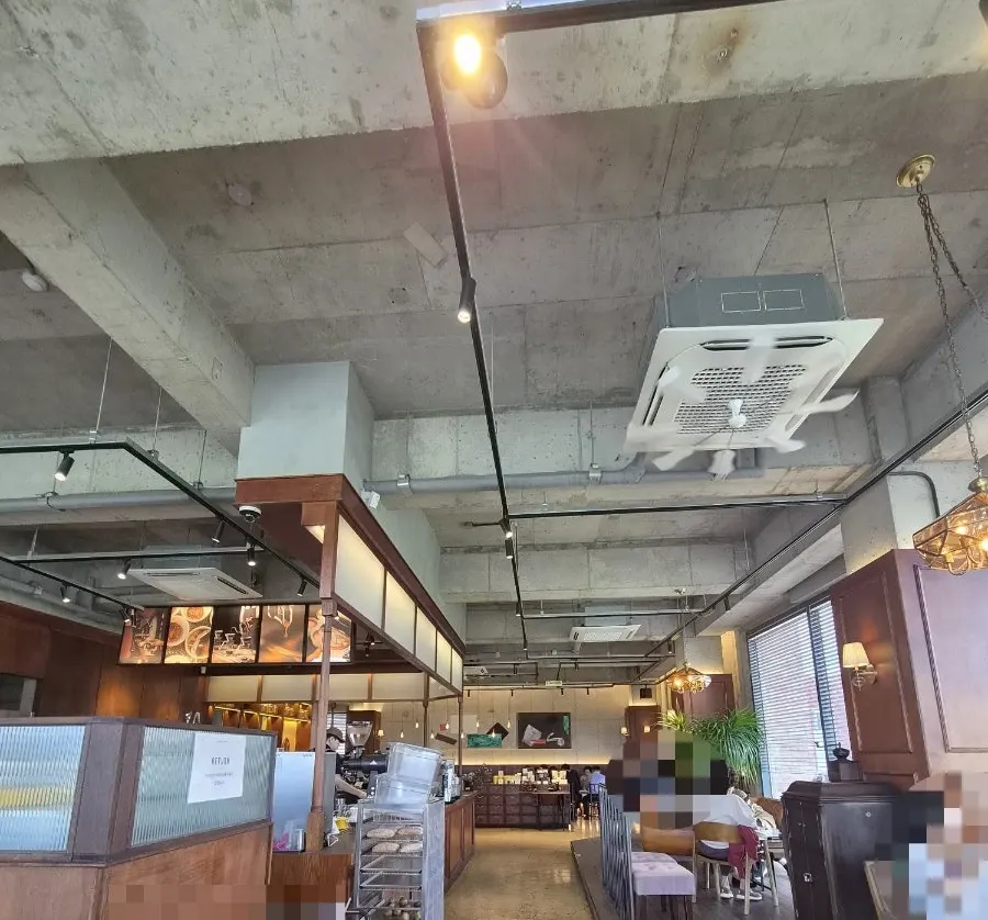 핸즈커피 2층 내부 전경