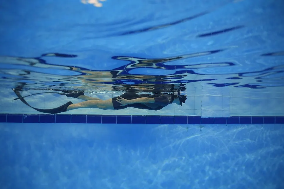Moving underwater with fin kicks