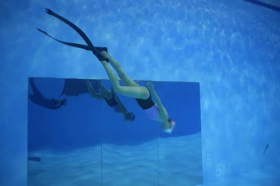 Friend reaching the mirror section below 5m depth
