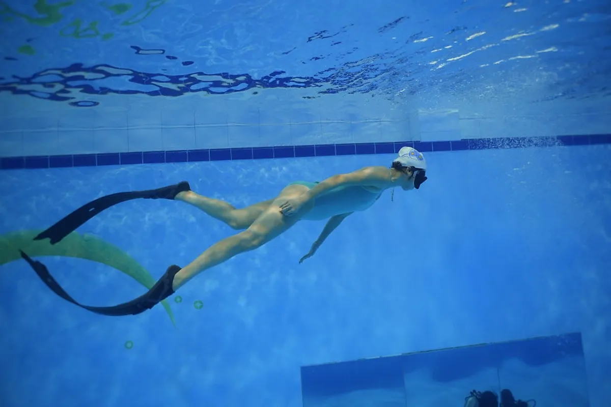 Group underwater scene from the N&N Freediving beginner course