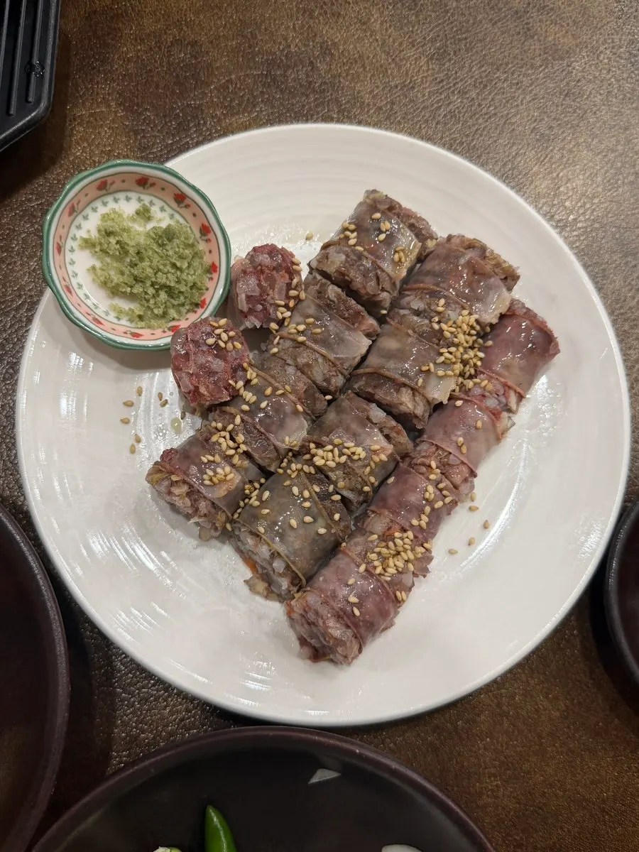 Close-up of the meat in the lean-meat gukbap