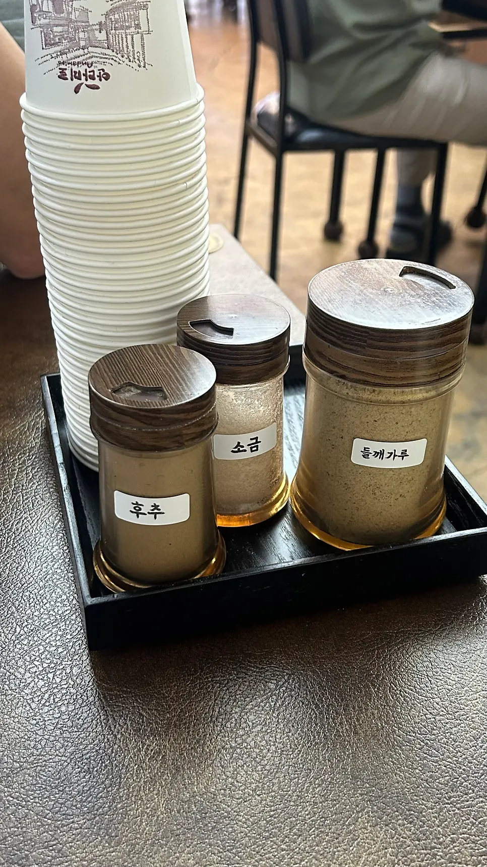 Table with instructions on how to best enjoy the gukbap
