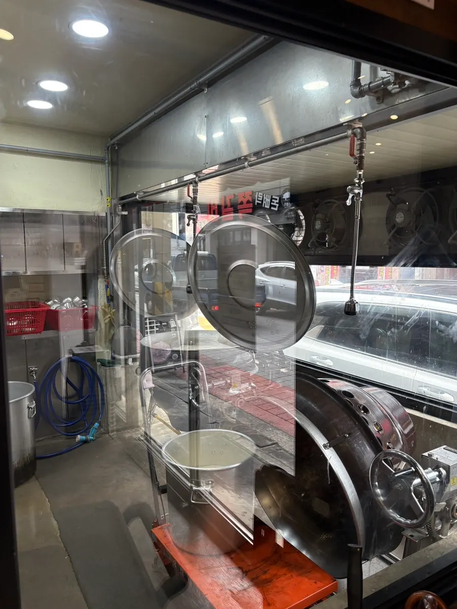 Interior of the broth-cooking room